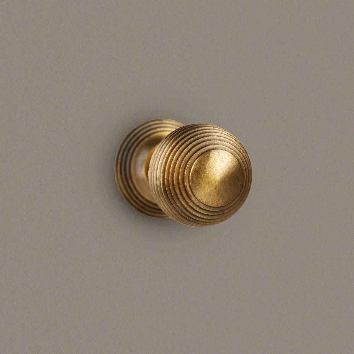 TEST Beehive Knob – Darker