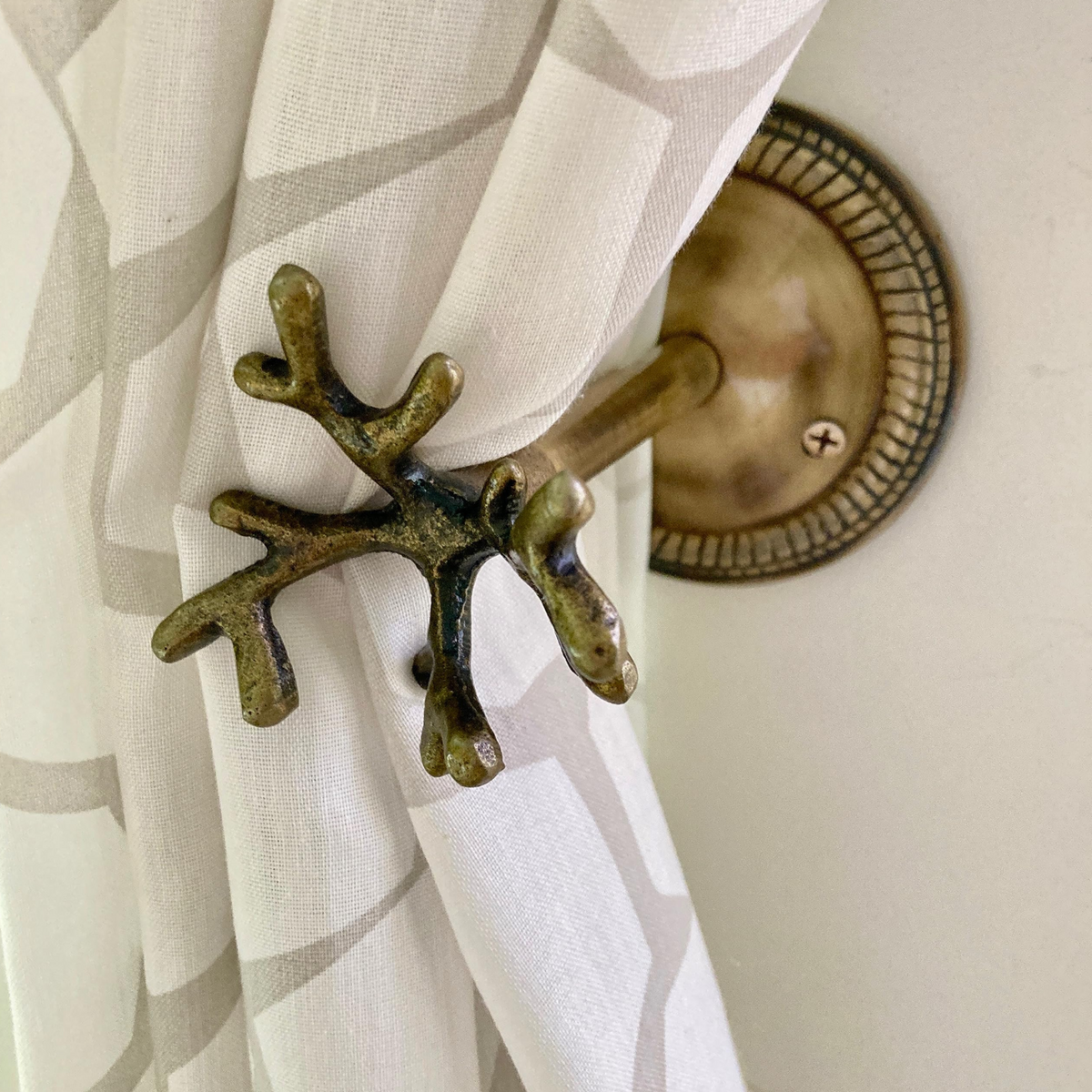 Large Coral Curtain Hook