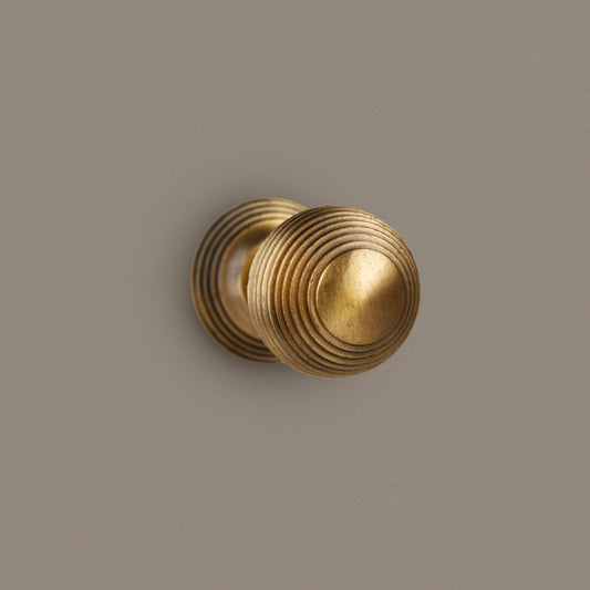 TEST Beehive Knob – Darker