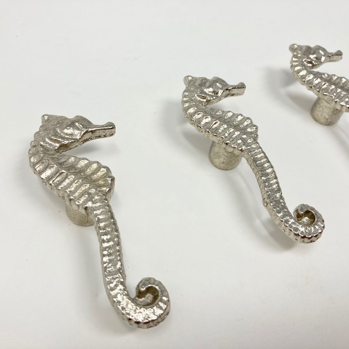 Elegant Metal Seahorse Knob in Silver