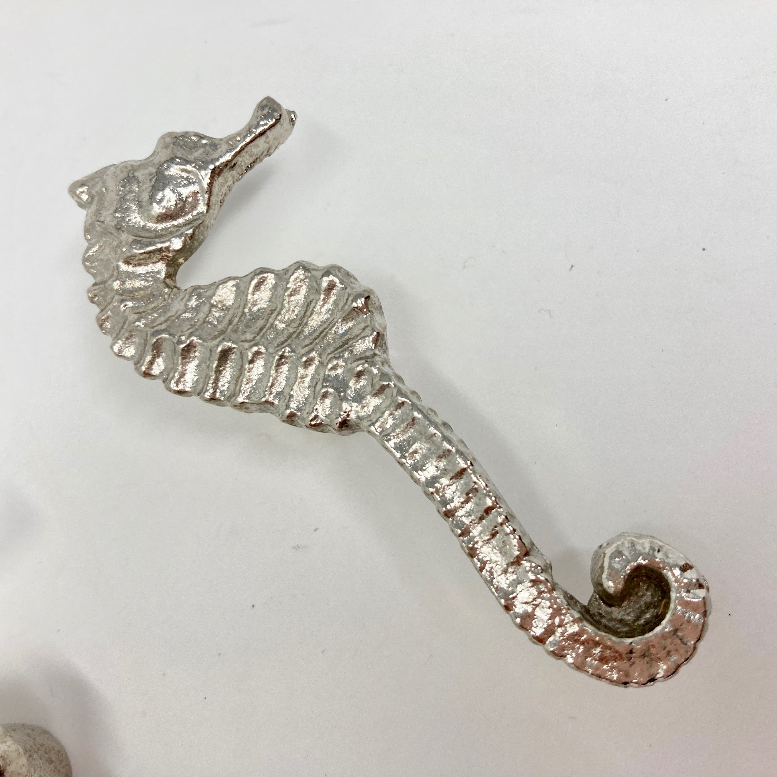 Elegant Metal Seahorse Knob in Silver